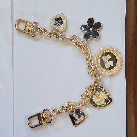 High-quality classic bagcharms/ strap extenders with lobster clasp. - Picture 12 of 13